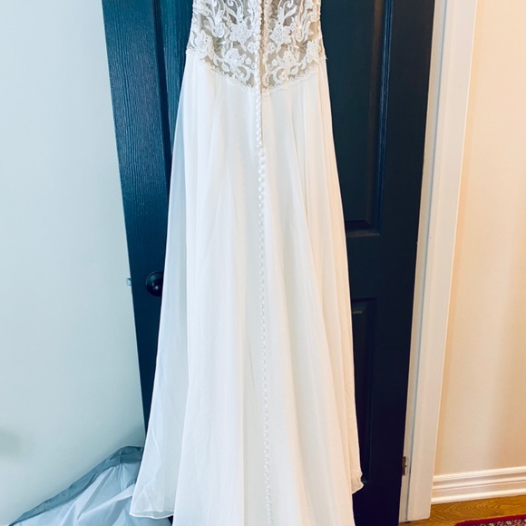 Wedding Gown - Picture 6 of 7